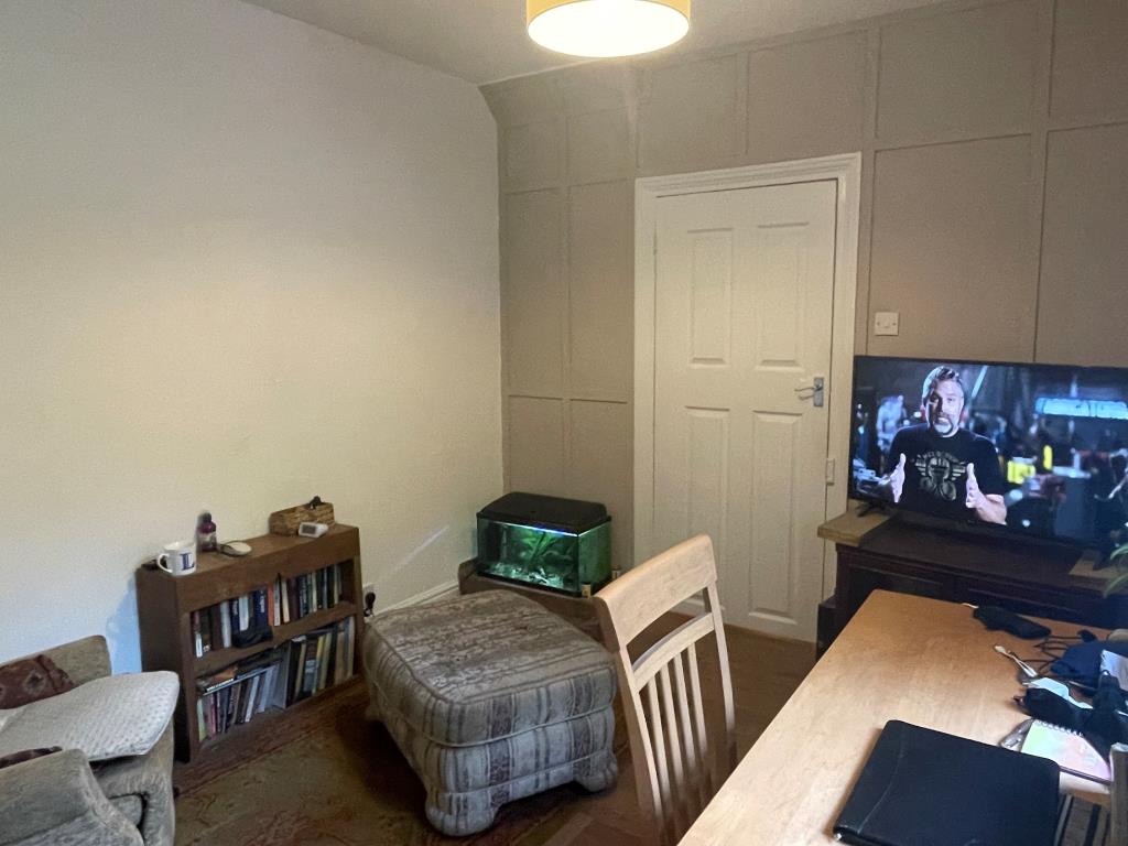 Lot: 112 - FREEHOLD RESIDENTIAL INVESTMENT - Flat Two Living Room